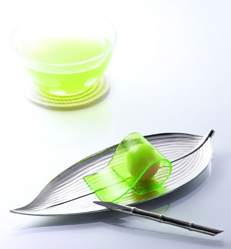 笹モチーフの小皿と竹楊枝